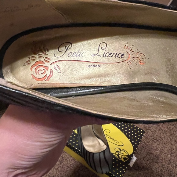 Poetic License grey mohair with brown zebra striping. Size 9. - Picture 8 of 10